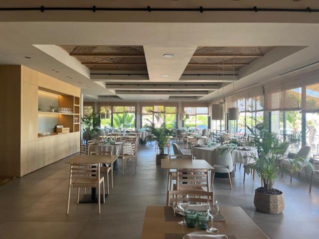 Hotel Restaurant Juanito Platja Sant Carles De La Rapita Ngoại thất bức ảnh