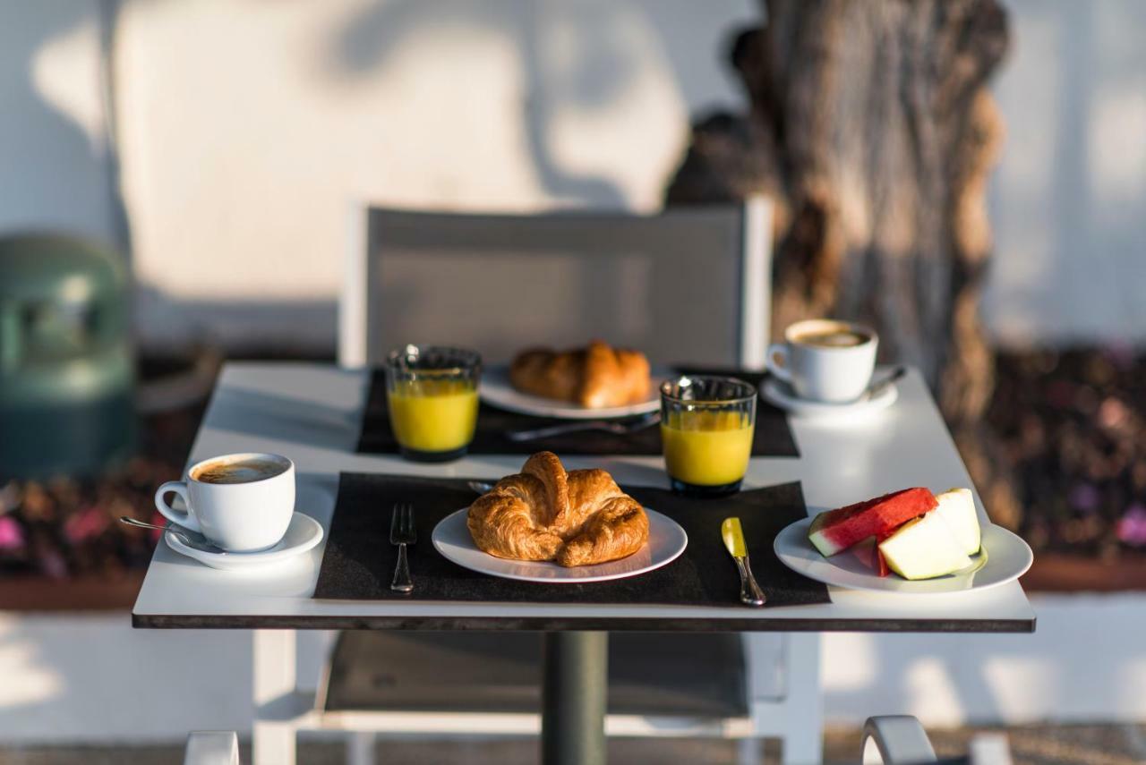 Hotel Restaurant Juanito Platja Sant Carles De La Rapita Ngoại thất bức ảnh