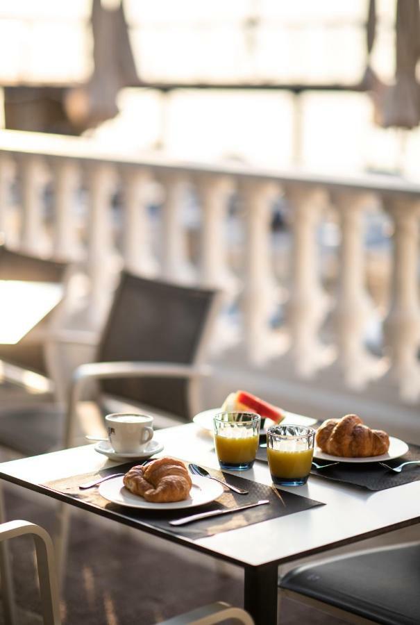 Hotel Restaurant Juanito Platja Sant Carles De La Rapita Ngoại thất bức ảnh