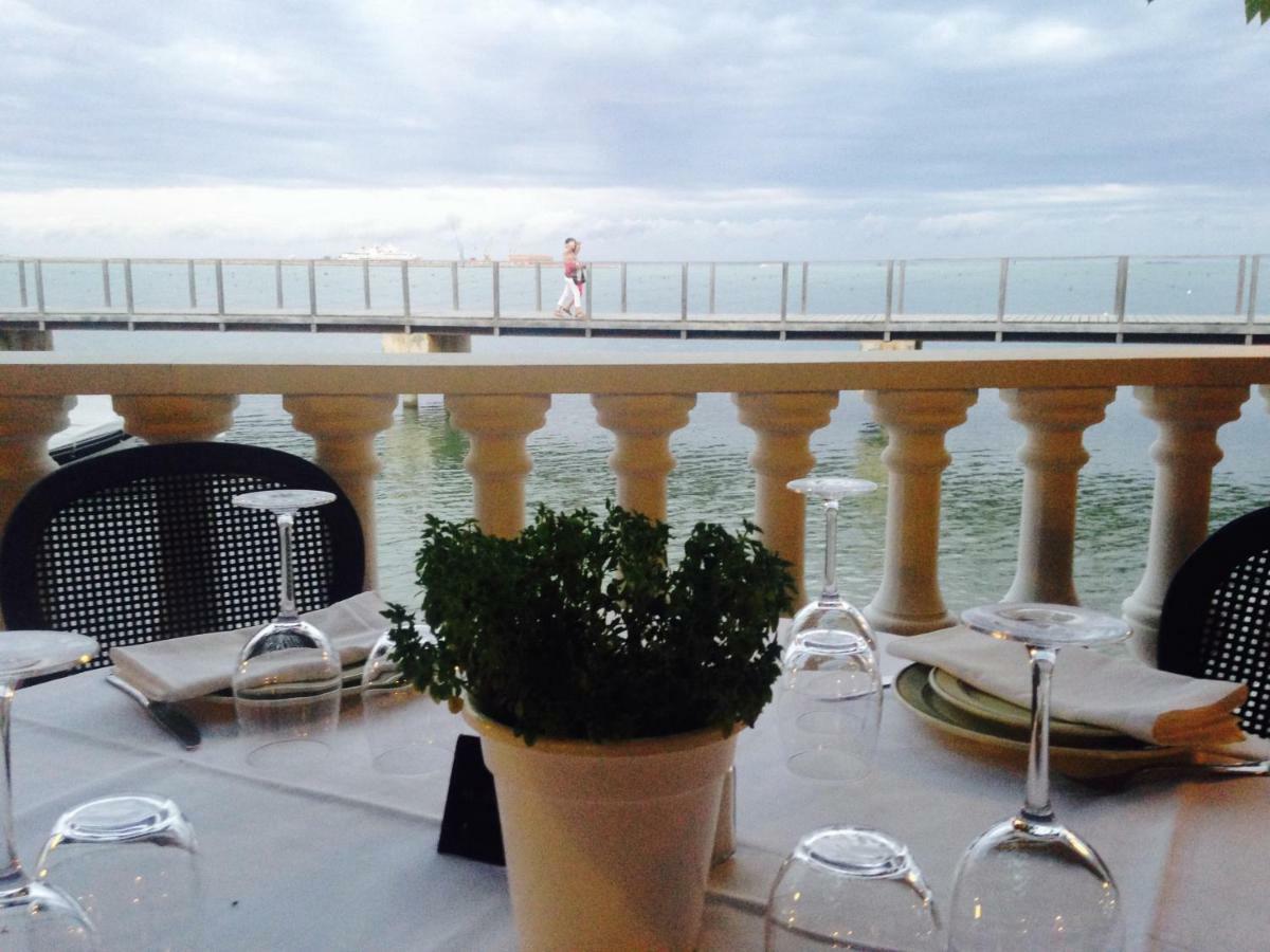 Hotel Restaurant Juanito Platja Sant Carles De La Rapita Ngoại thất bức ảnh